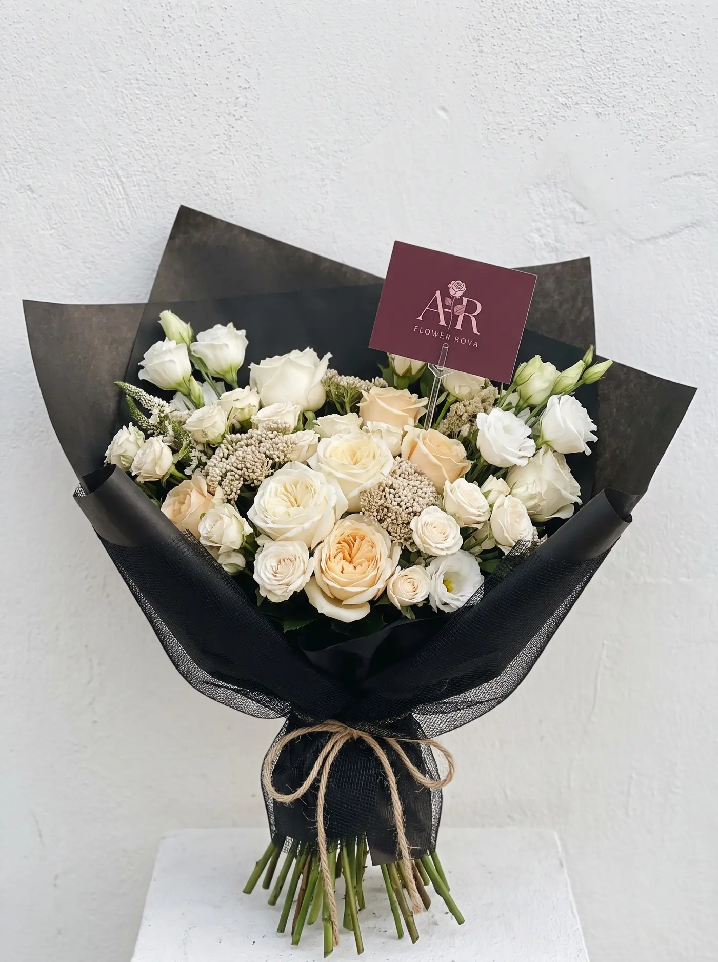 The Grand Ivory — กุหลาบงาช้างกับไลเซนทัส