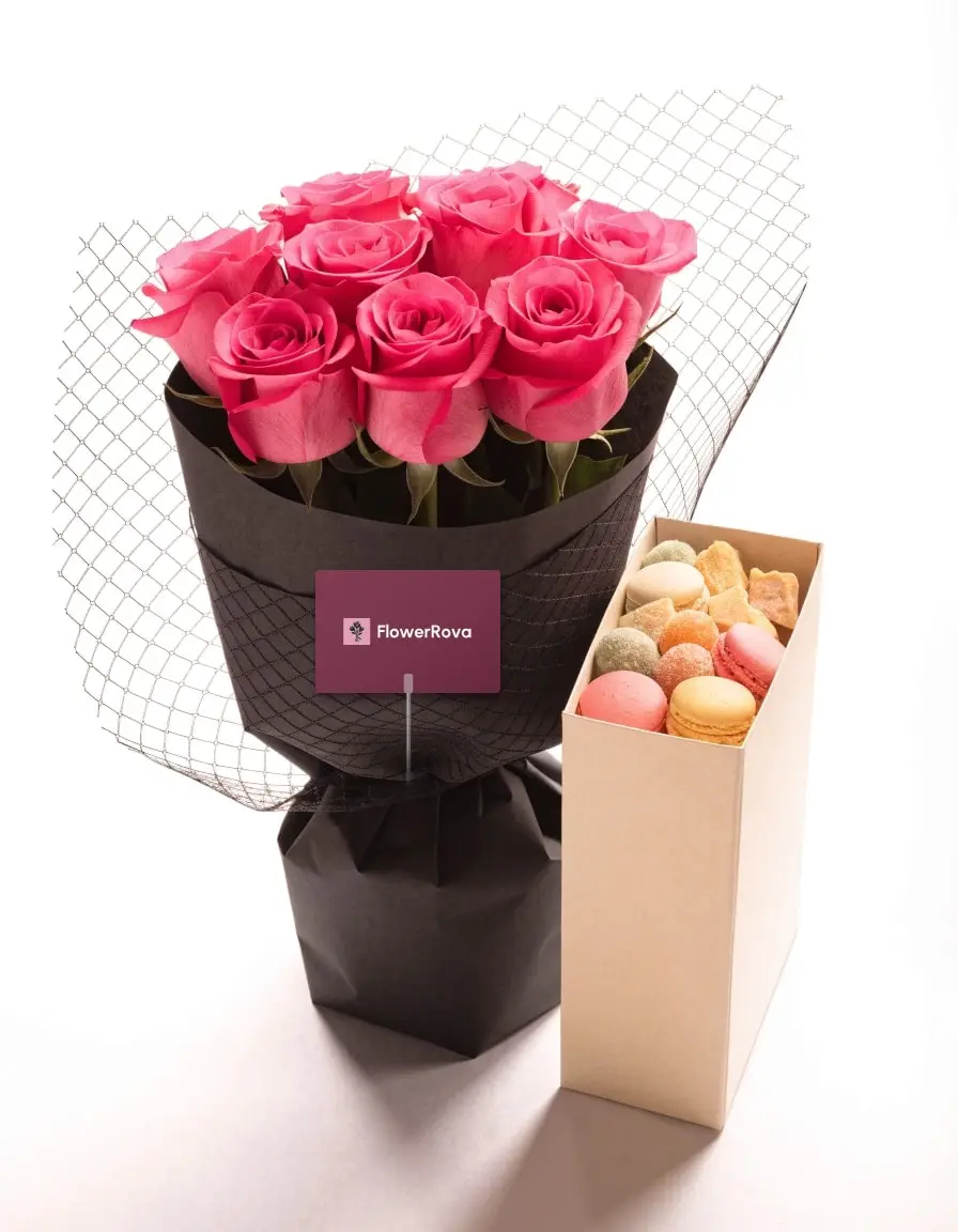 10 Pink Roses beside a box of sweet treats (box), product visualisation