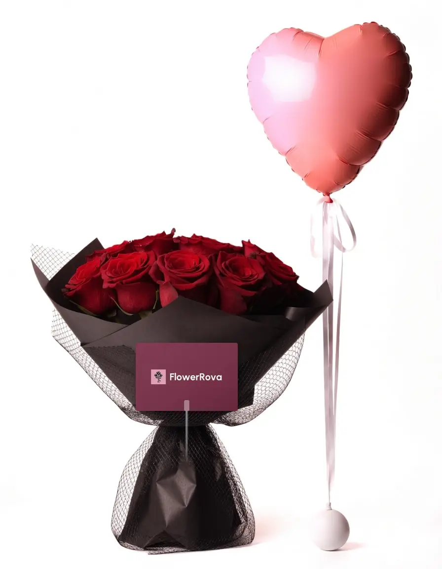 10 Red Roses beside a custom heart balloon, product visualisation