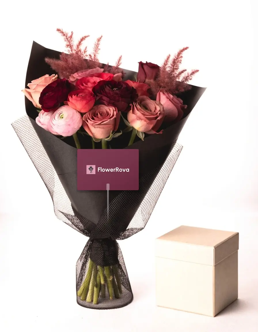 The Signature Garnet beside a jewelry box, product visualisation