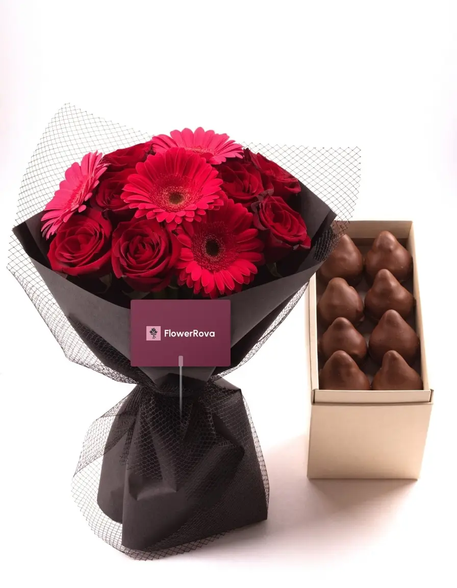 The Pomegranate beside chocolate strawberries (box), product visualisation