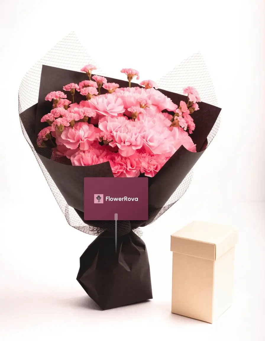 The Sugar Pink beside an open box of assorted chocolates (5 pieces), product visualisation