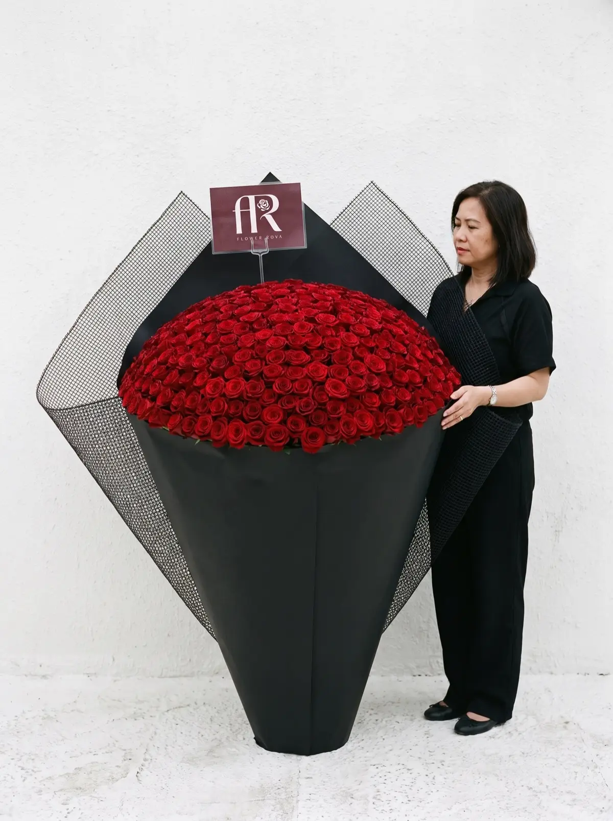300 Red Roses hand-tied in FlowerRova's black atelier wrap, Bangkok